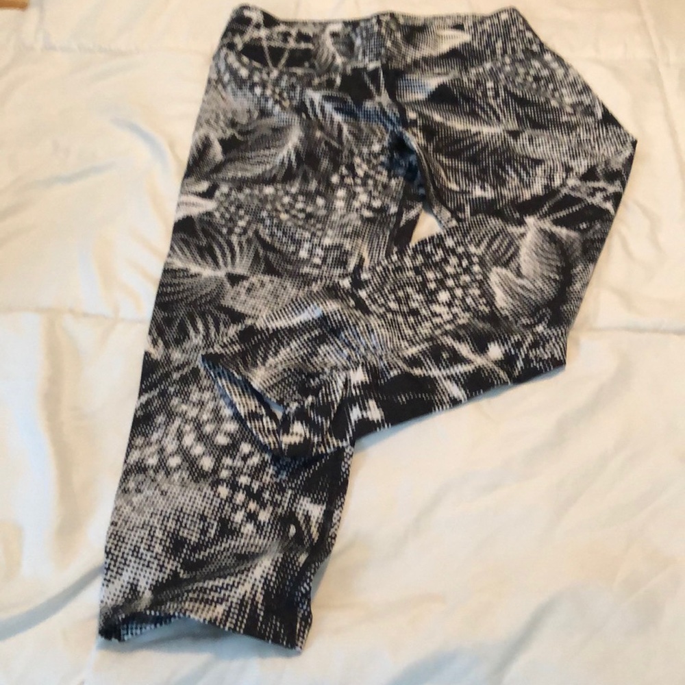 Cropped yoga pants